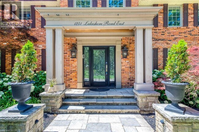 Photo - 1251 Lakeshore Rd E