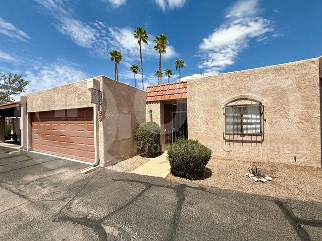 Building Photo - 1949 N Swan Rd Rental