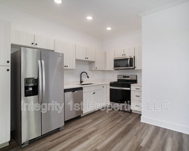 Photo - 8827 N Helena Ave