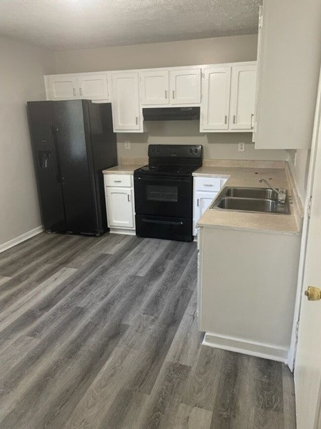 3124 Pawnee Dr