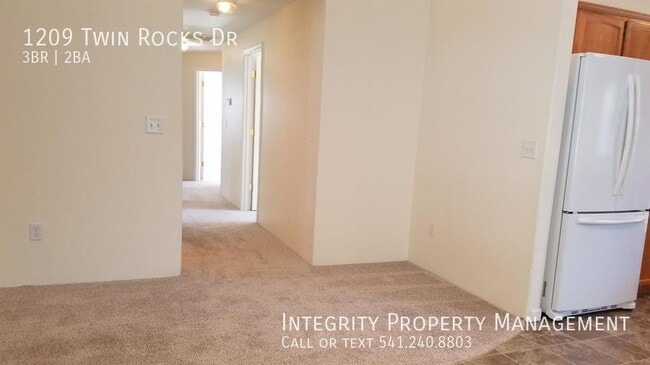 Photo - 1209 Twin Rocks Dr