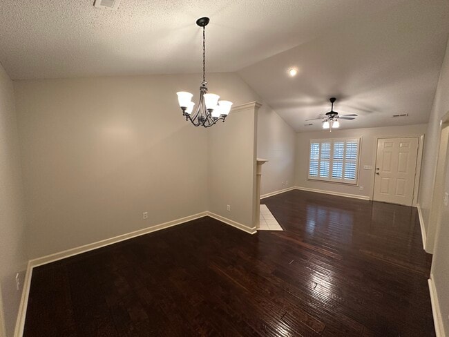 Photo - 722 Hobbs Rd SE