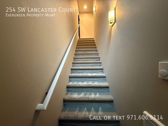 Photo - 254 SW Lancaster Ct
