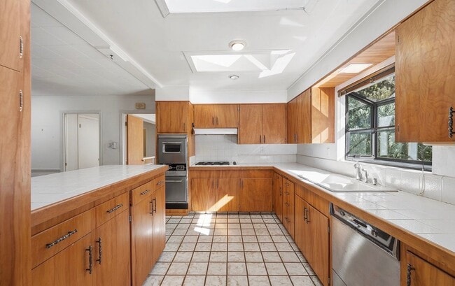 Photo - 70 Tiptoe Ln