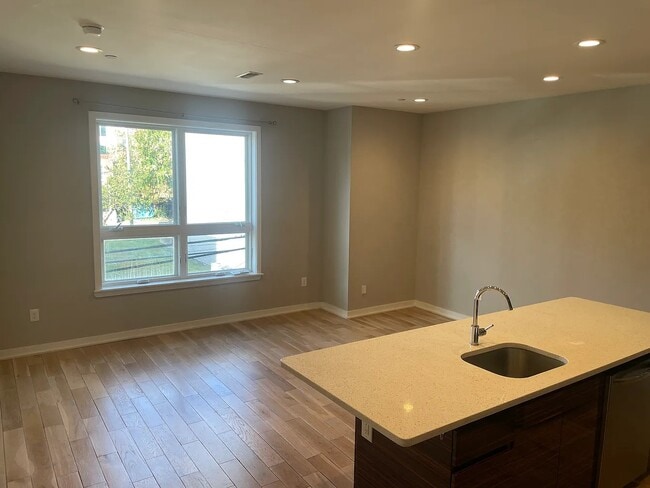 Photo - 1439 N Franklin St