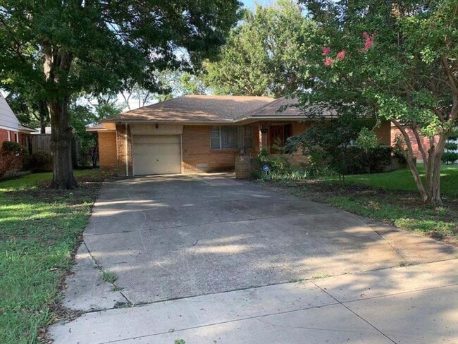 Beautiful 4 Bedroom Home - Beautiful 4 Bedroom Home