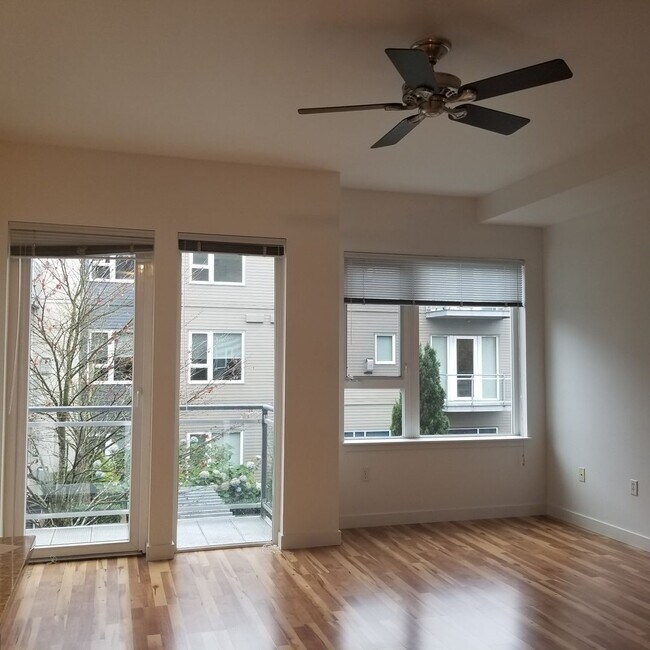 Photo - Contemporary 1 bedroom in downtown Kirkland