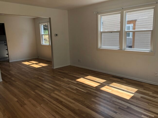 Photo - 610 NE Gray Ln