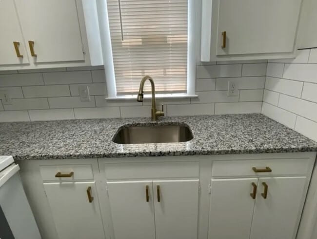 Room in Townhome on Greenbriar Rd