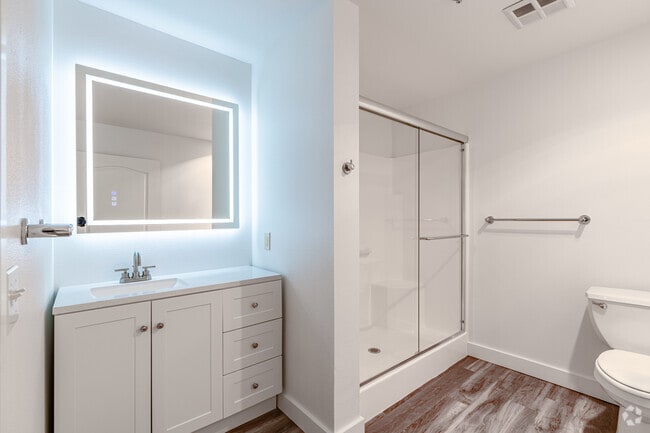 1BR, 1BA - 673SF - Bathroom