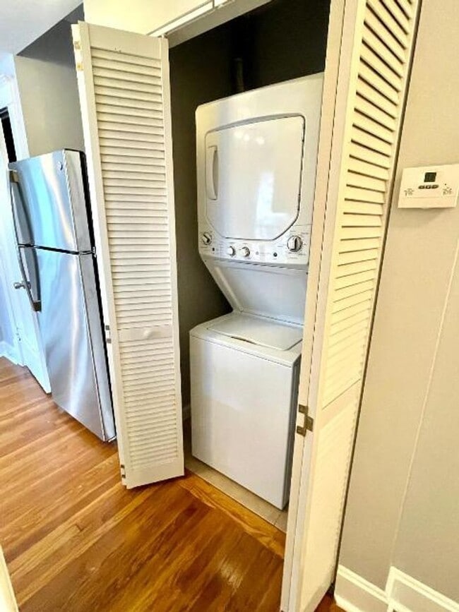 4557 Flad Ave Unit 2E
