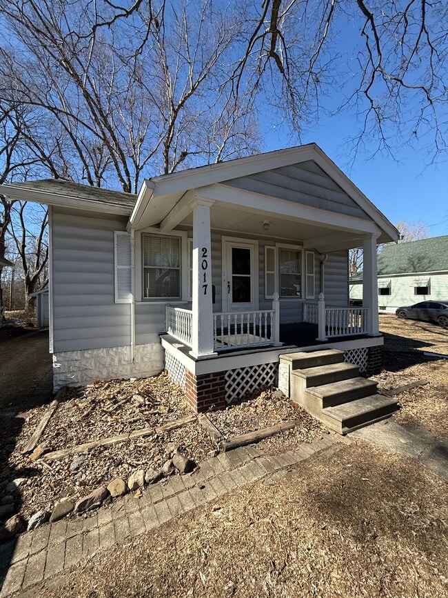 Building Photo - 2017 N Graceland Ave