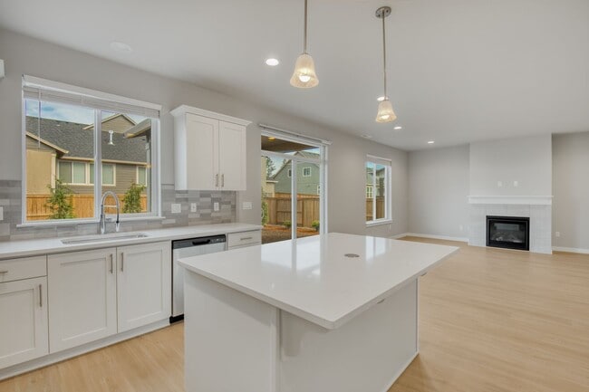 Photo - Brand New & Beautiful 2025 Holt Home !  Wa...