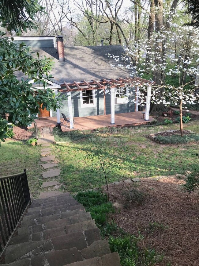 Photo - 600 Warwick St SE