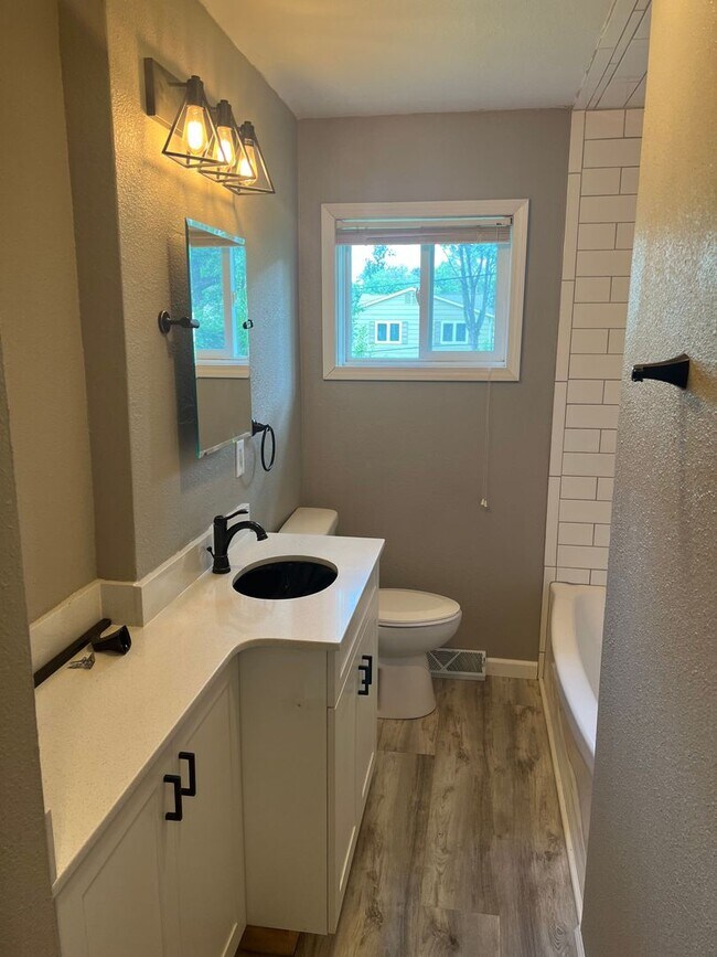 Photo - 3 Bed/2 Bath House for Rent! NO APPLICATION FEES!!!