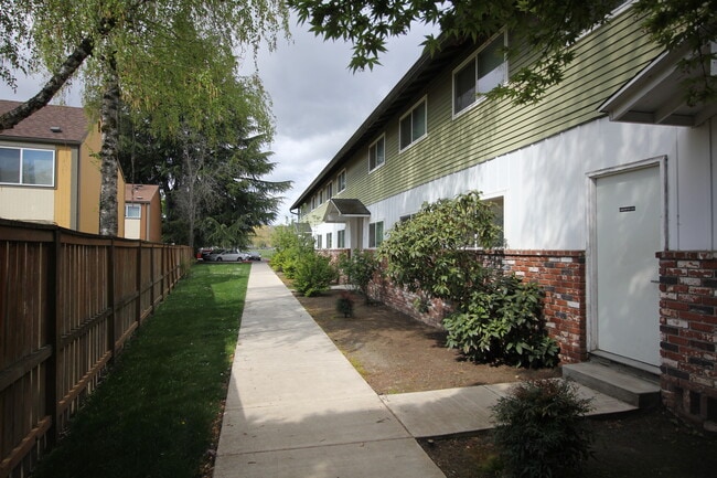 Photo - 414 E 9th St Unit 12