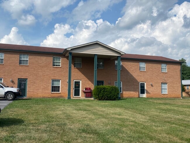 Skyview Apt Building - 103 Skyview Dr Unit Apt 10