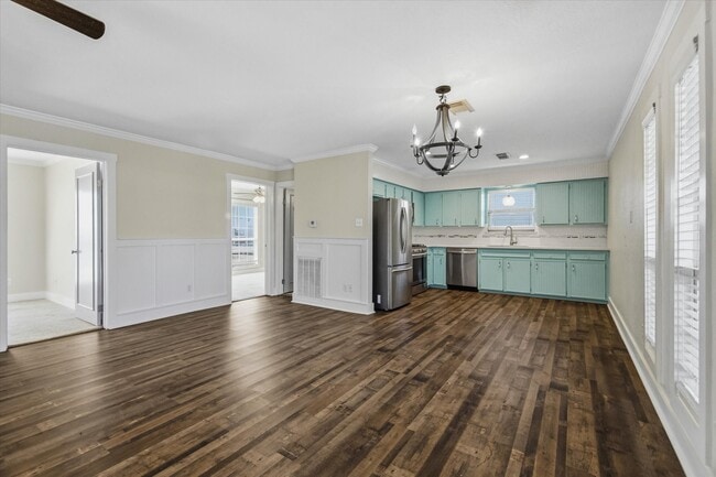 Photo - 606 Warsaw Dr