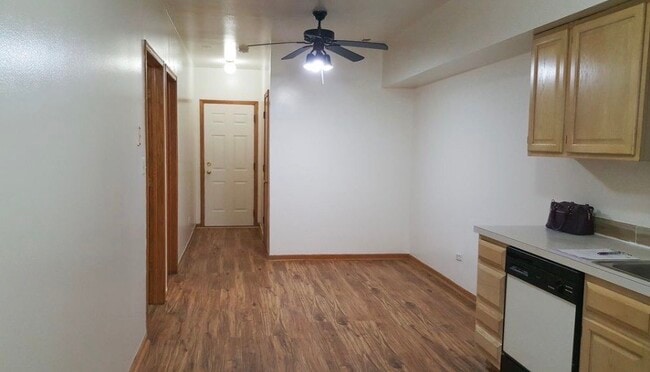 Photo - 1520 W Superior St Unit G