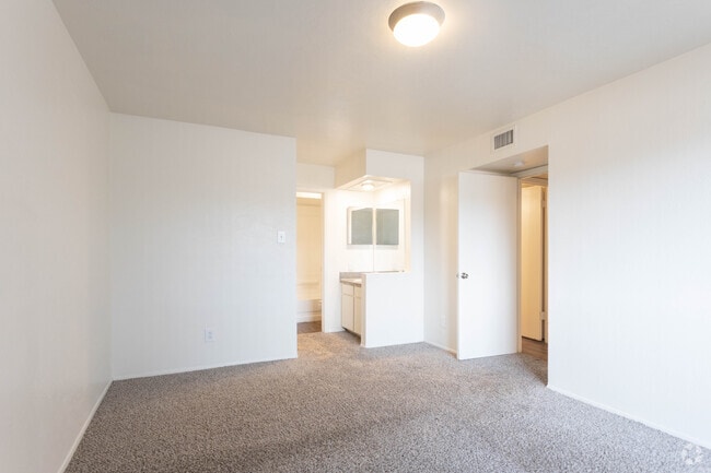 2BR 2BA - 950 SF
