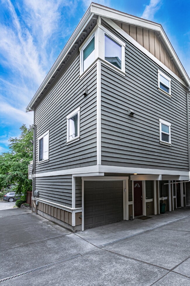 Building Photo - Beautifully Updated Ballard Townhome with Private Patio- Available August 1st- For RENT