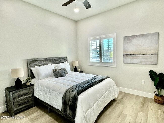 Photo - 2032 E River Rd Unidad 200