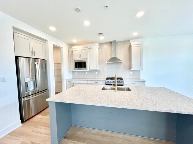 Photo - 401 Cranford Way