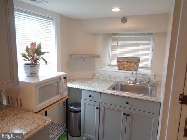 Photo - 2800 Linwood Ave Unit D