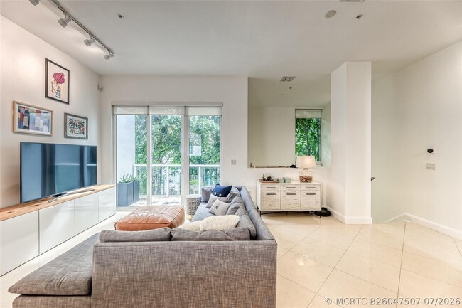 727 NE 4th Ave