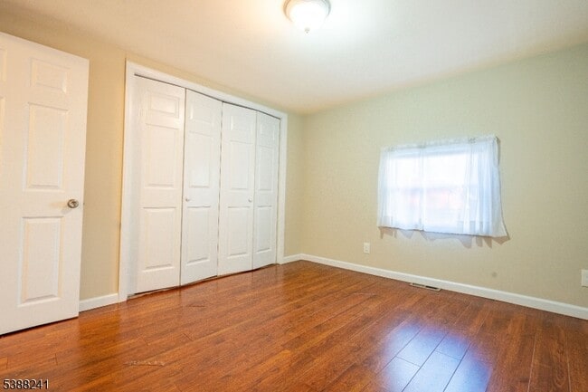 Photo - 354 Maxim Dr