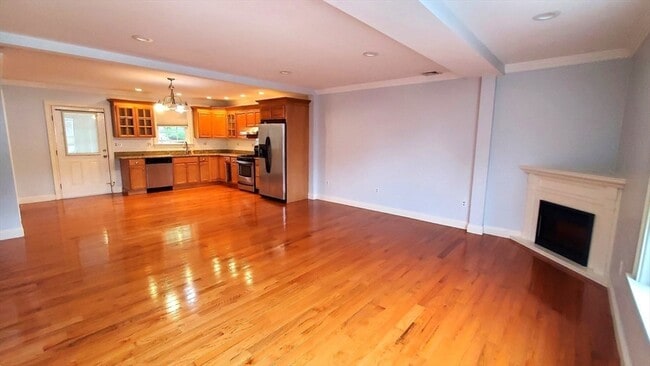 Building Photo - 6 Windsor Rd Unit 2 Rental