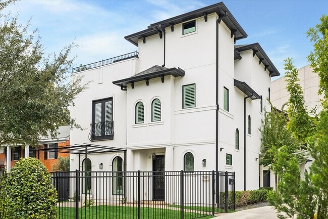 Photo - 2031 Sheridan St