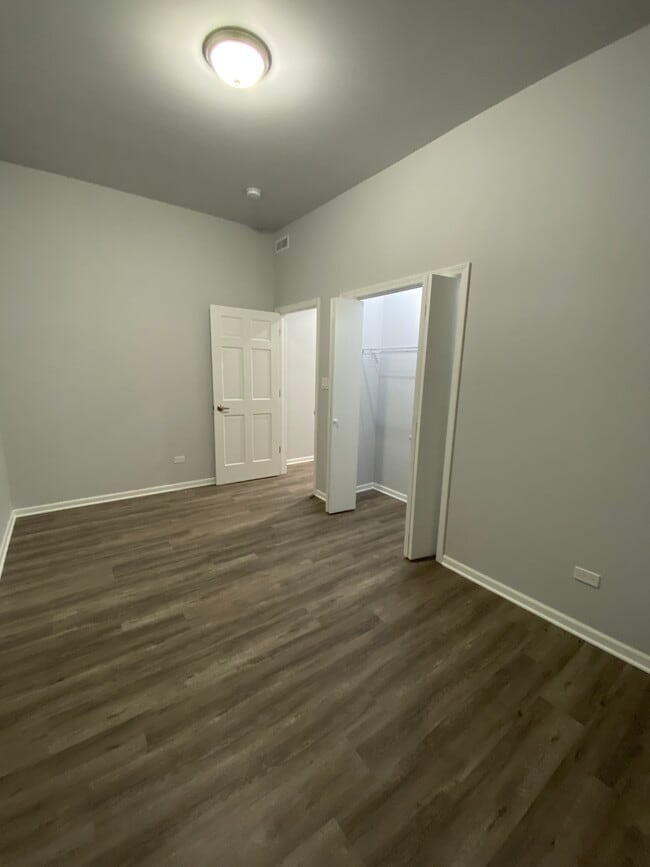 Photo - 2893 S Archer Ave Unidad 2