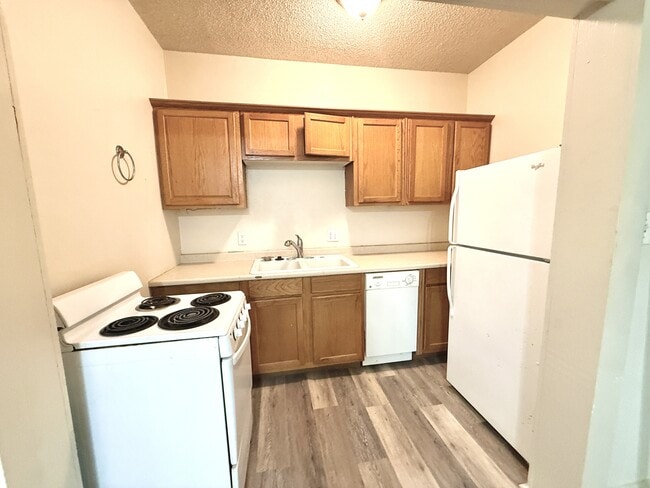 Photo - 405 Stanley Ave SW