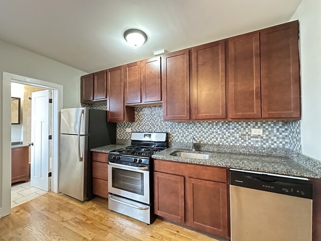 Photo - 843 W Diversey Pky Unit P