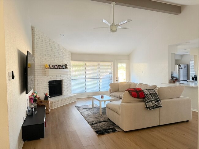 Photo - 921 Matilda Dr