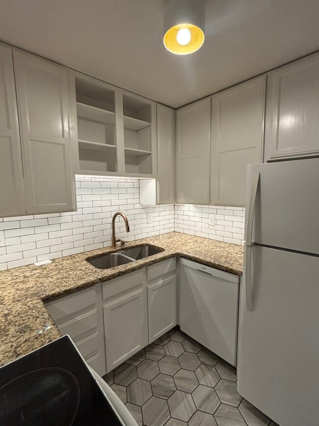 Photo - 1209 W Plum St Unit Campus West
