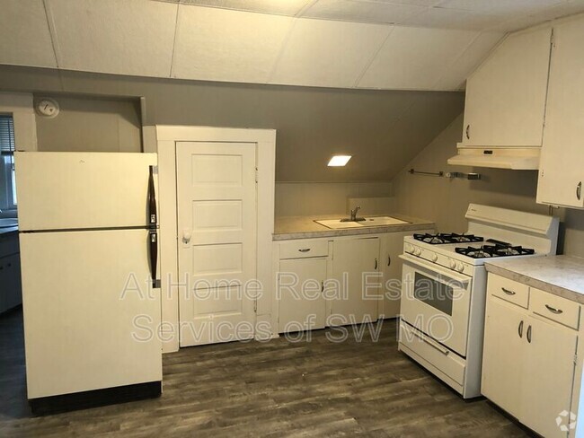 Building Photo - 649 S Main Unit Apt #3