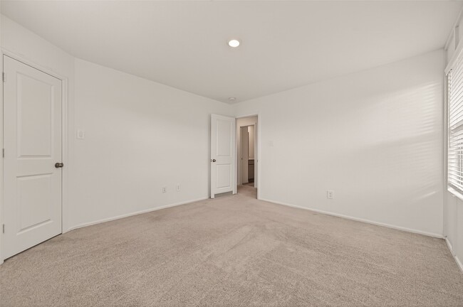 Building Photo - 1307 Vincente Ct