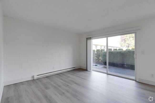 3BR, 1BA - 800SF - Living Room