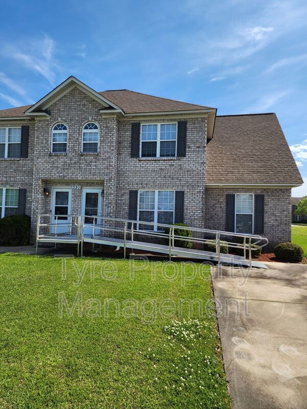 Photo - 320 S Square Dr House