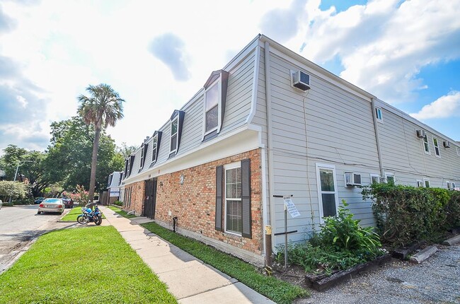 Building Photo - 1423 Hawthorne St Unit 15