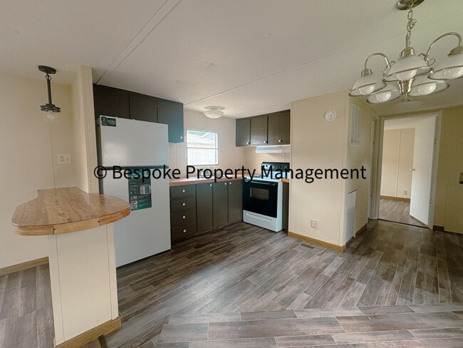 Building Photo - 147 Sunshine Valley