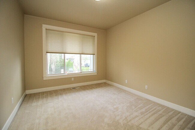 Photo - Alluring 4 Bedroom, 2.5 Bathroom Modern ho...