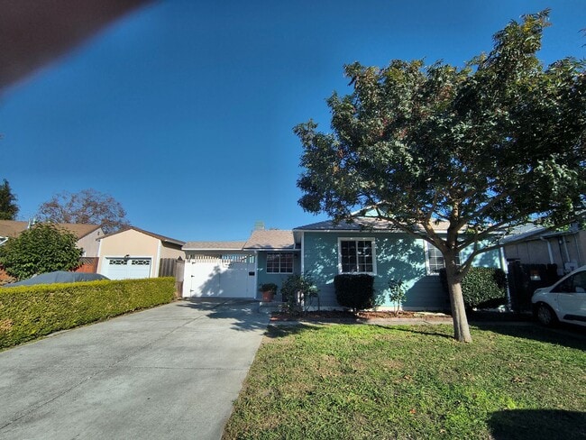 Building Photo - Beautiful 3 Bed/1.5 Bath Home Located By Hesperian Blvd In San Lorenzo!!!