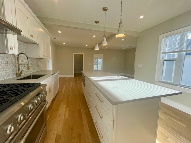 Building Photo - 1166 Fellsway Unit 2