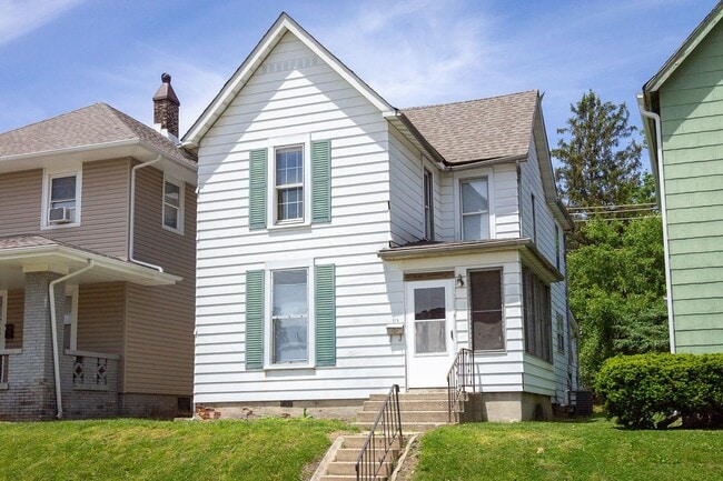 Building Photo - PRELEASING for AUGUST! Close to Campus: Dishwasher and Washer/Dryer Included