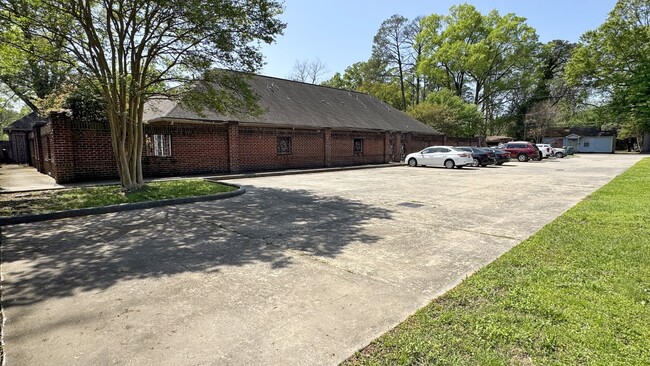 Photo - 1604 N McGuire Ave Unit 2