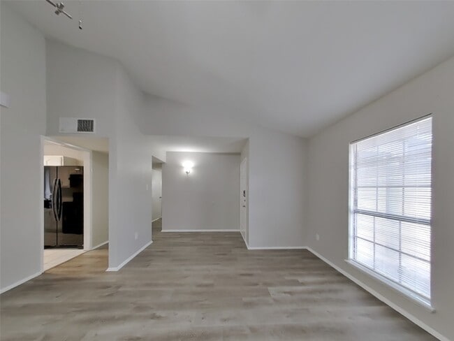 Photo - 2806 Quail Run Dr