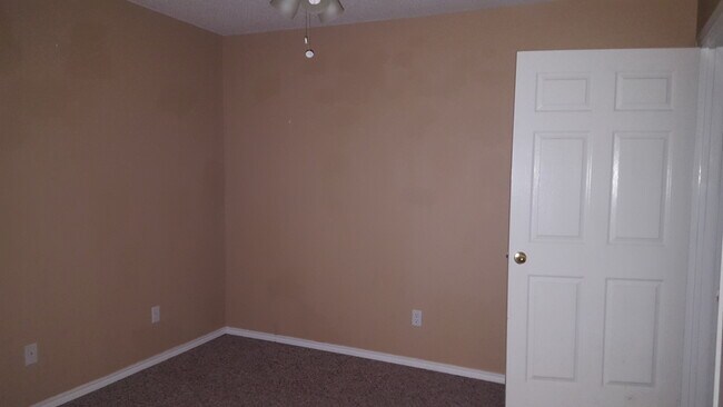 Photo - 544 Kirkland Ln